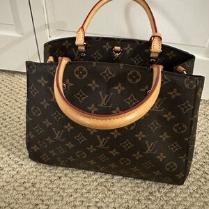 Beautiful leather bag with hand straps